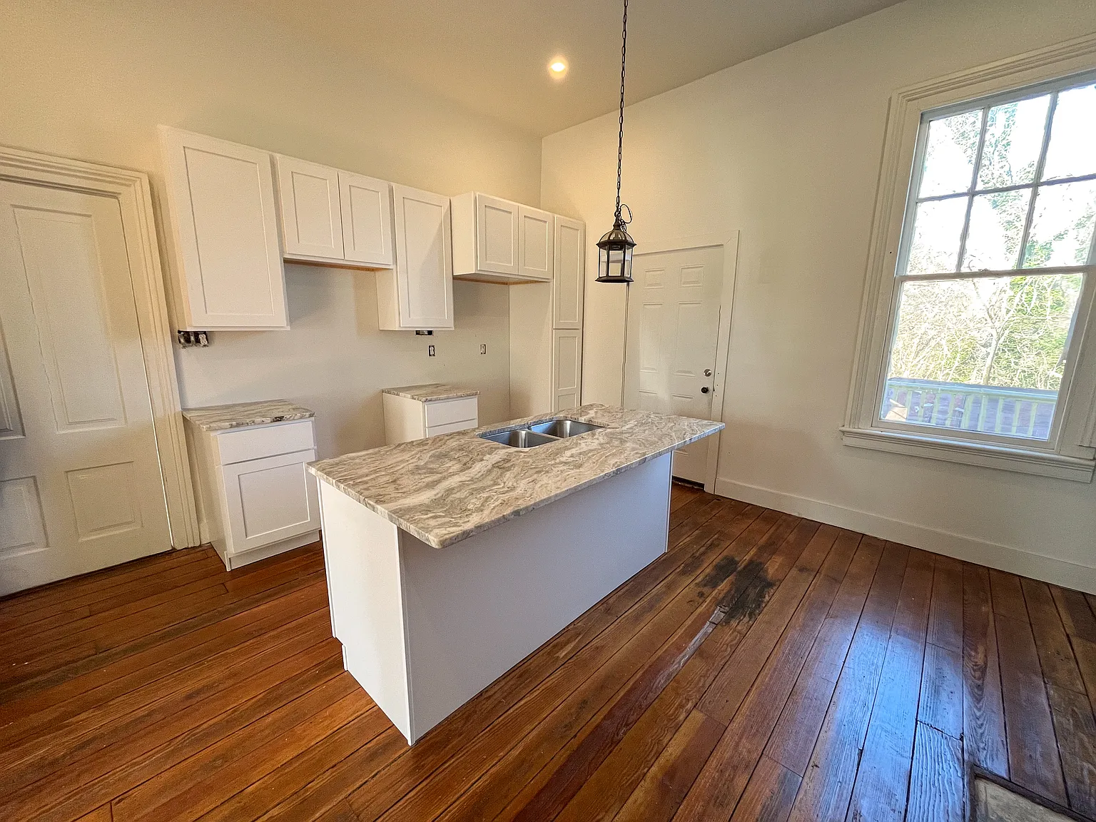4 bed, 3338 sqft, $2,500 — Photo 2