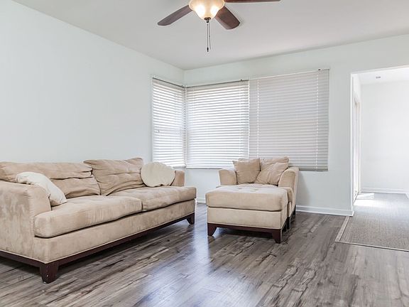 3rd image of 1706 Queensbury Cir #1706