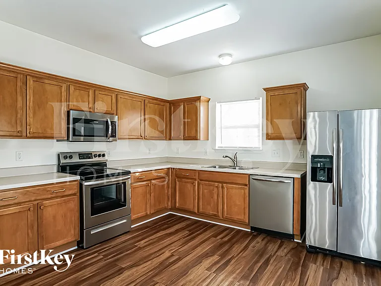 245 N Weststone Blvd — Photo 6