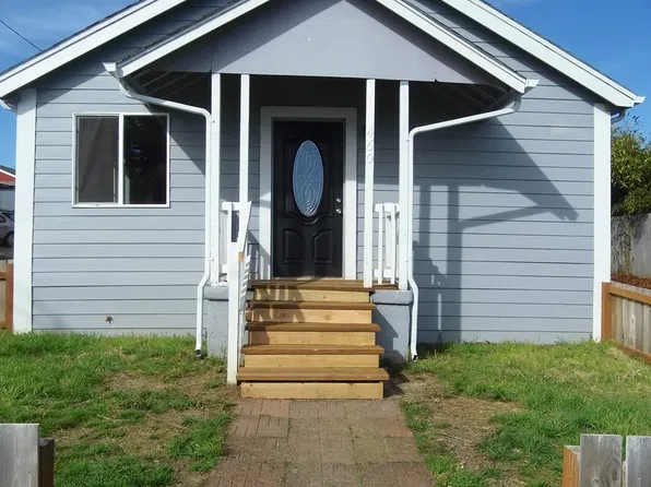 460 E 7th St, Coquille, OR 97423