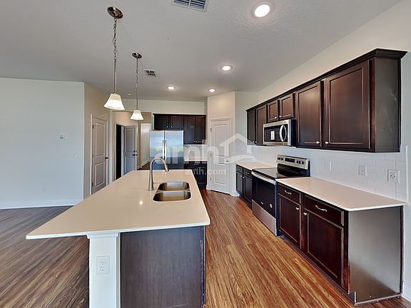 4th image of 1039 Sky Lakes Dr