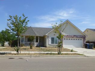 302 E Shoemake Ave, Reedley, CA 93654