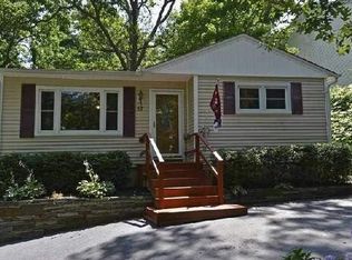 17 Aspen Rd, Rocky Point, NY 11778