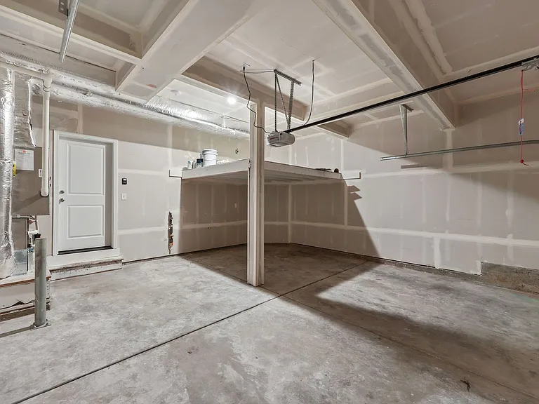 1061 Ebbets Dr SW — Photo 35