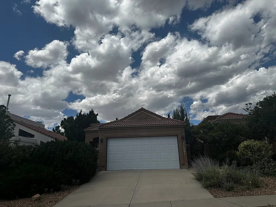 11201 Malaguena Ln NE