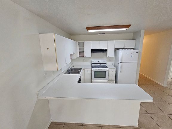 2nd image of 2611 Hollow Ln