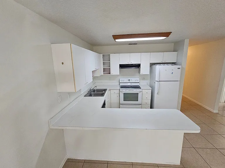 2611 Hollow Ln — Photo 2
