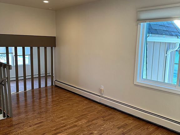 Dinning room, great sun exposure ! Solid oak floors !