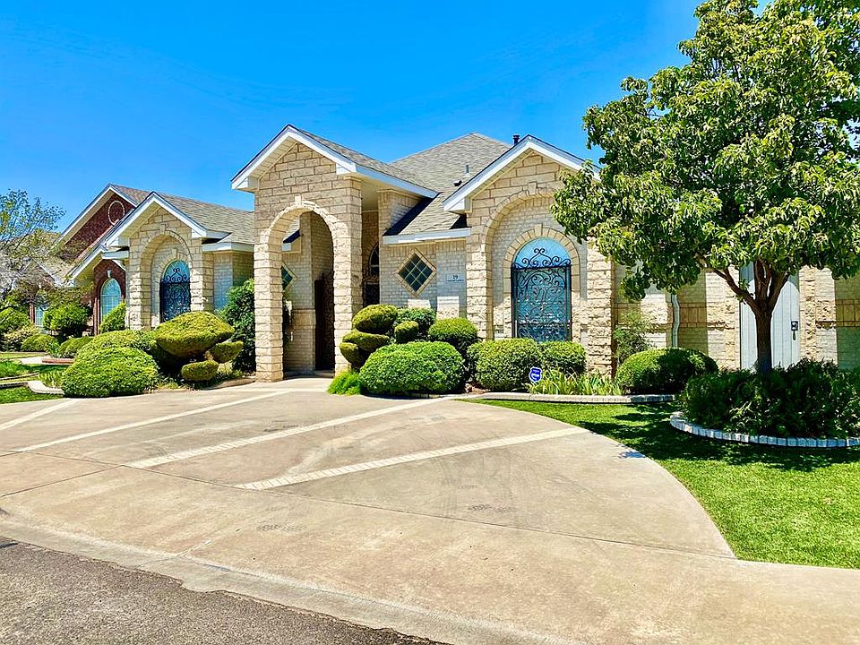 1st image of 19 Emerald Gardens Dr