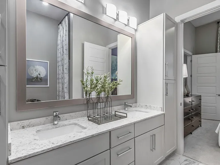 Double vanity and ample storage