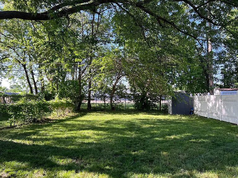 555 E Mahan Ave — Photo 17