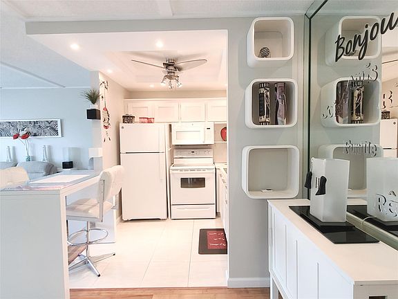 5th image of 223 Newport M #223
