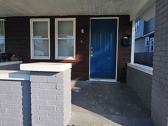 2nd image of 613 N Oxford St