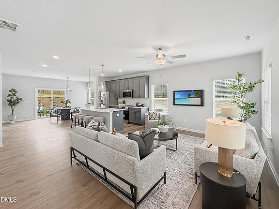 3rd image of 76 Eagle Rock Dr