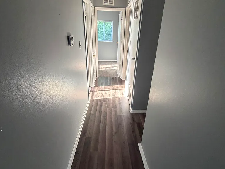 9401 Rochelle Dr — Photo 12
