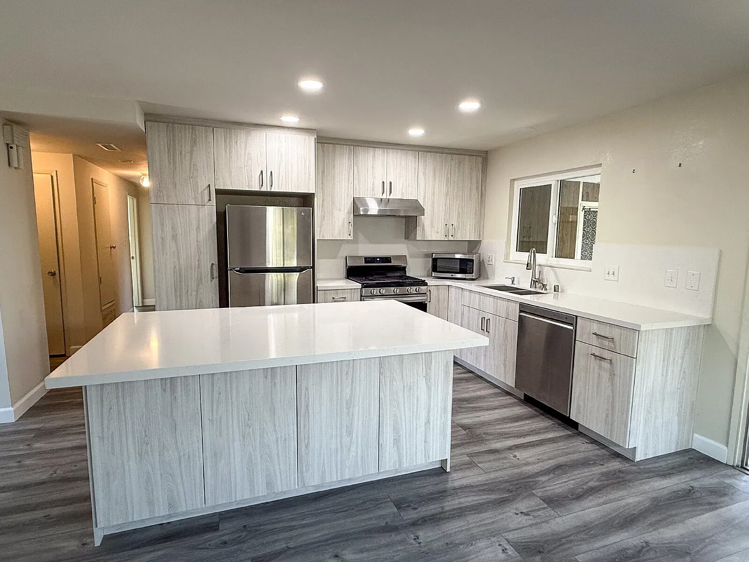 3 bed, 2.0 bath, 1148 sqft, $3,600 — Photo 3