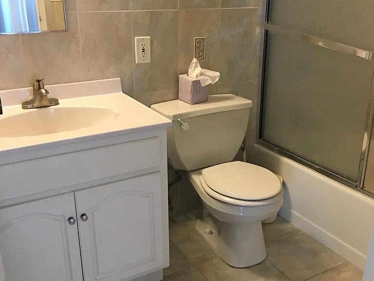 750 W Broadway #2R — Photo 8