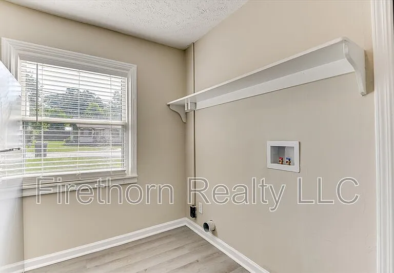 924 Royalette Ave — Photo 14