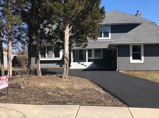 94 S River Rd, Naperville, IL 60540