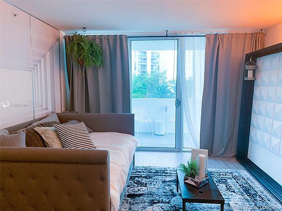 4th image of 1100 West Ave #327