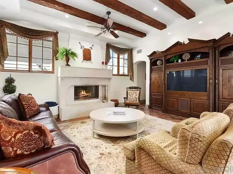 555 Ocean Blvd — Photo 29