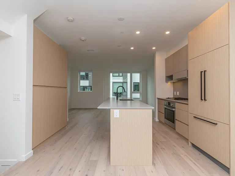 528 E 2nd St #32 — Photo 12