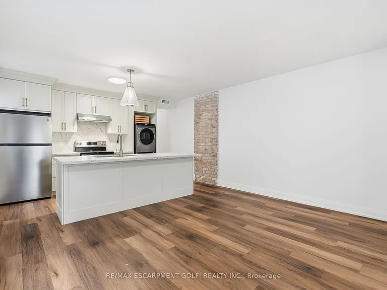4876 Simcoe St #1 — Photo 5