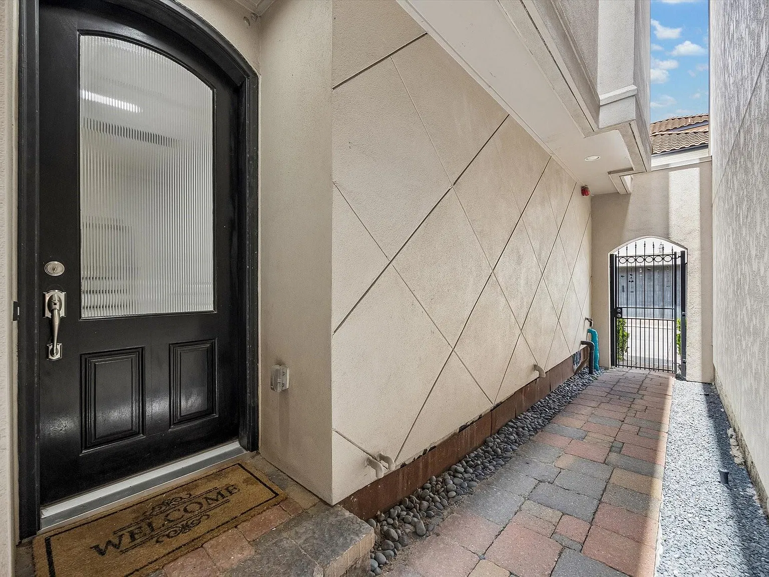 4 bed, 4.5 bath, 3150 sqft, $4,500 — Photo 3