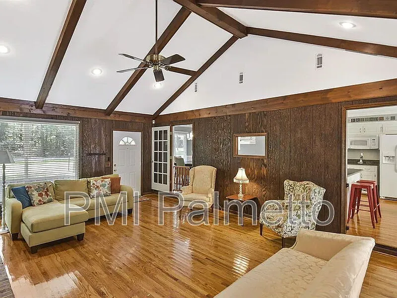 4 bed, 2.0 bath, 2580 sqft, $2,200 — Photo 3