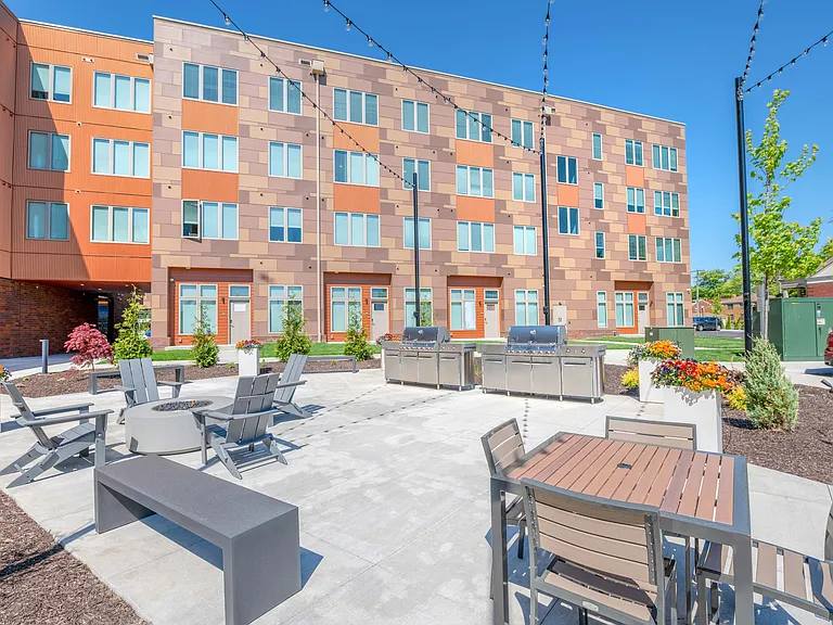 Patio & Grilling Stations (Building B)