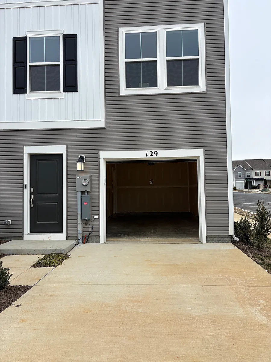 Building Photo - 129 Brashear Ct