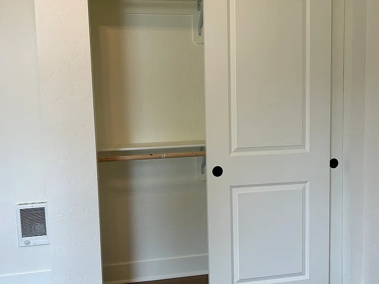 548 N Locust St — Photo 15
