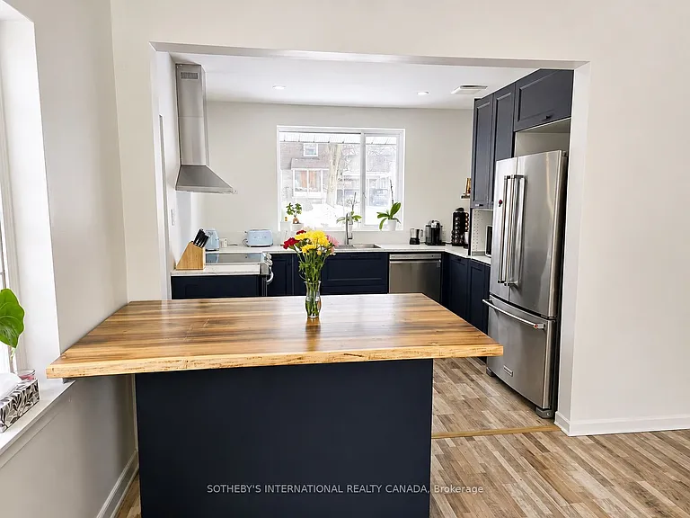 10 Ternhill Cres — Photo 4