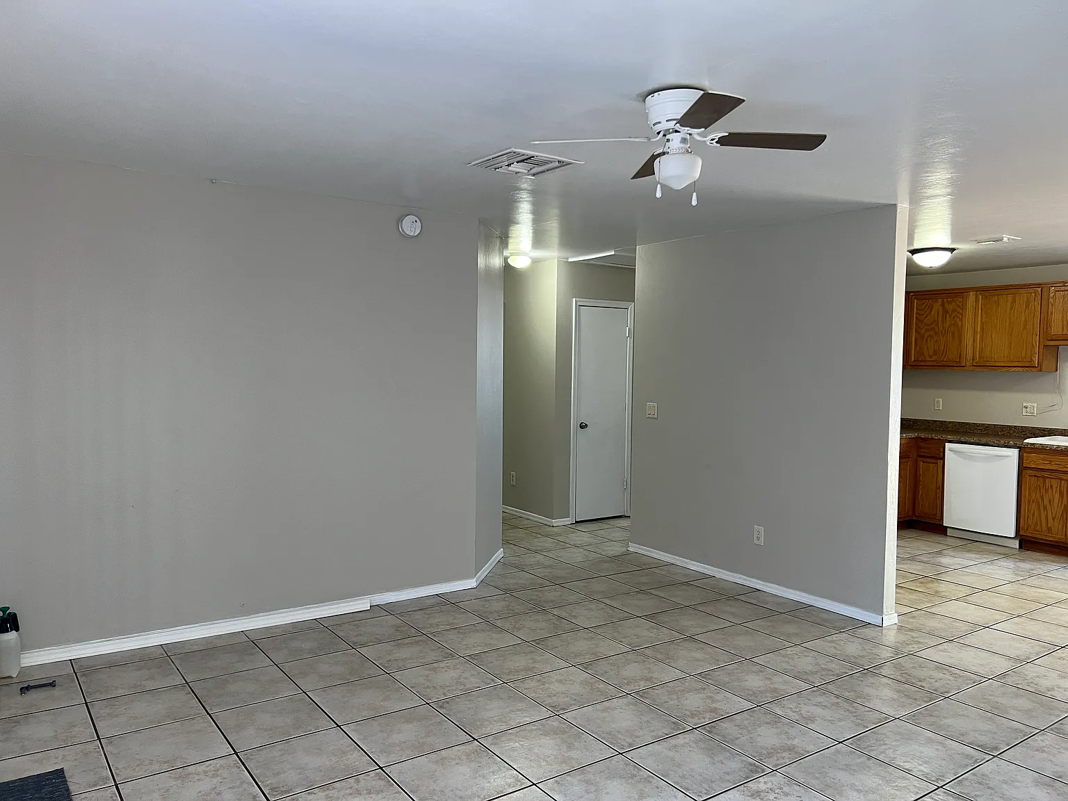 3 bed, 1190 sqft, $1,450 — Photo 4