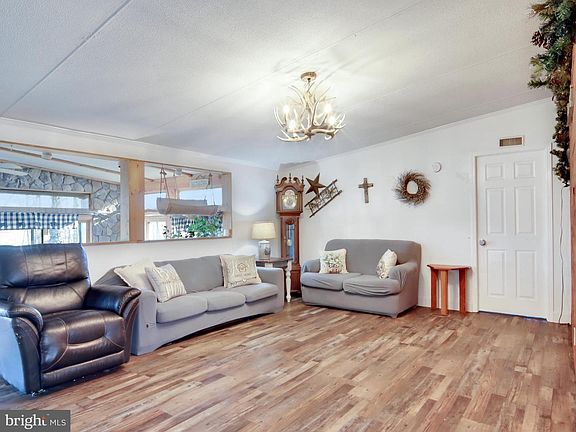 3rd image of 516 Roberts Rd