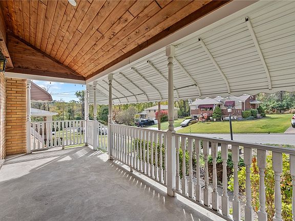 3rd image of 5215 Woodland Dr