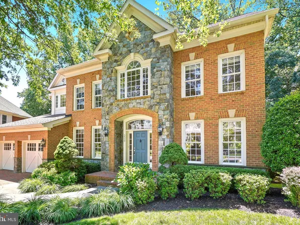 3530 Schuerman House Dr, Fairfax, VA 22031