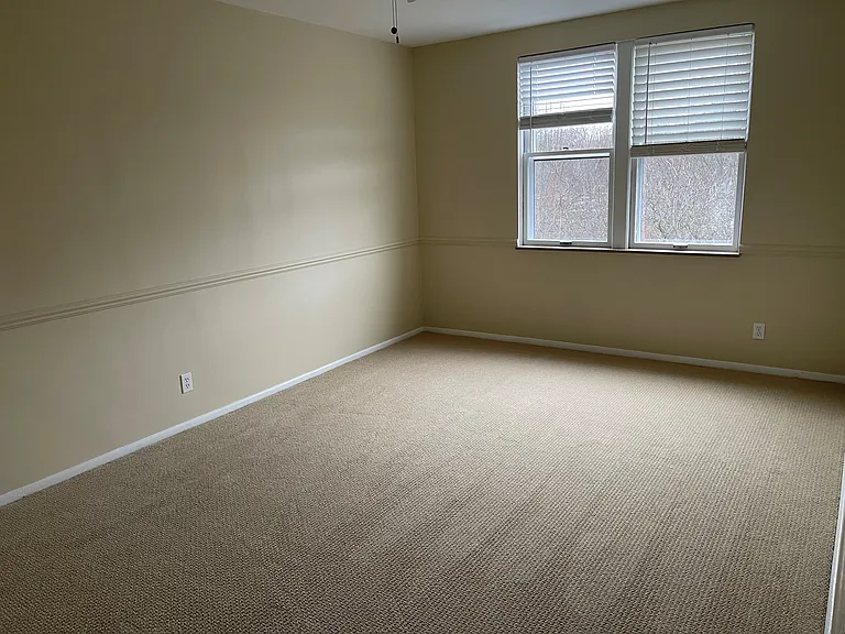 Embassy House Apartments — Photo 9
