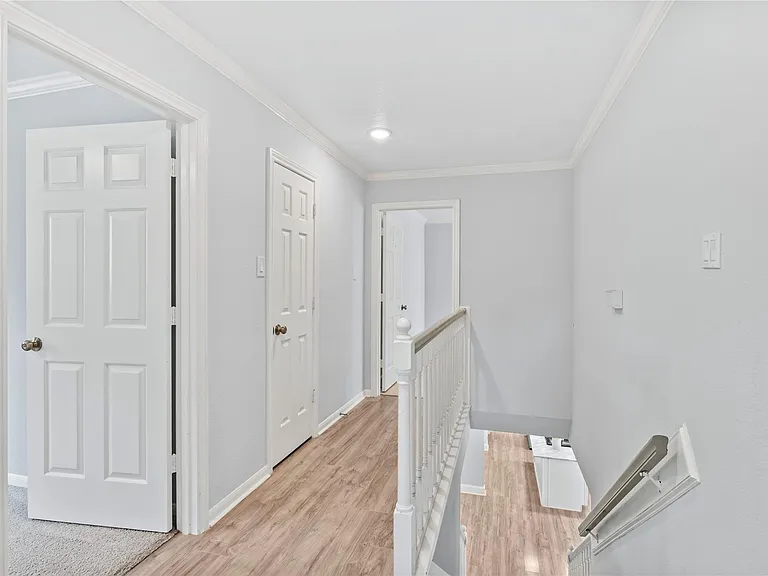 911 Montview Dr — Photo 28