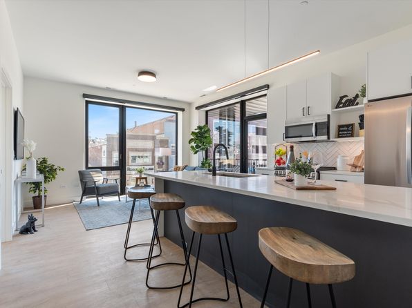 3140 N Clybourn Ave #204