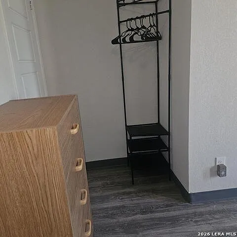 1 bed, 1.0 bath, 880 sqft, $1,120 — Photo 2