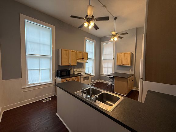 2nd image of 401 SE 2nd St #403-A