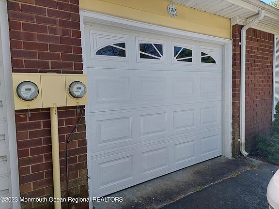 4th image of 21 Lexington Drive #B