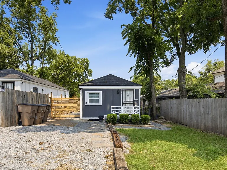 2834 Clifton Ave — Photo 2