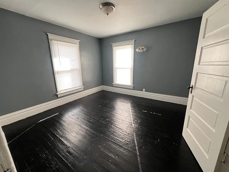 512 Phelps St — Photo 17