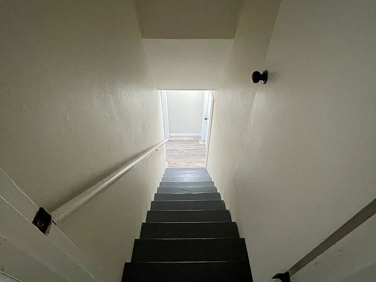 2207 Clark Ln — Photo 13