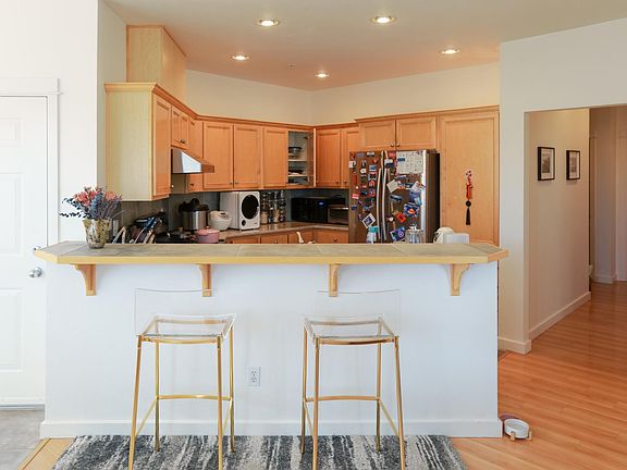 Kitchen and countertop, with the front door on the left and the bedroom corridor on the right