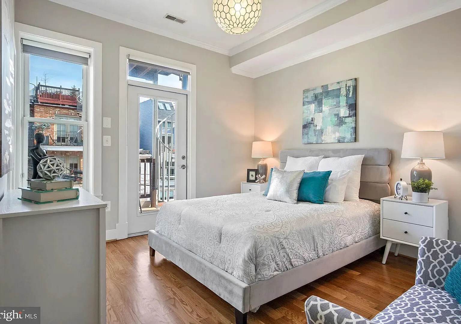 Fully Furnished, Walkable 1BR + Den, 2BA in Downtown DC — Photo 3