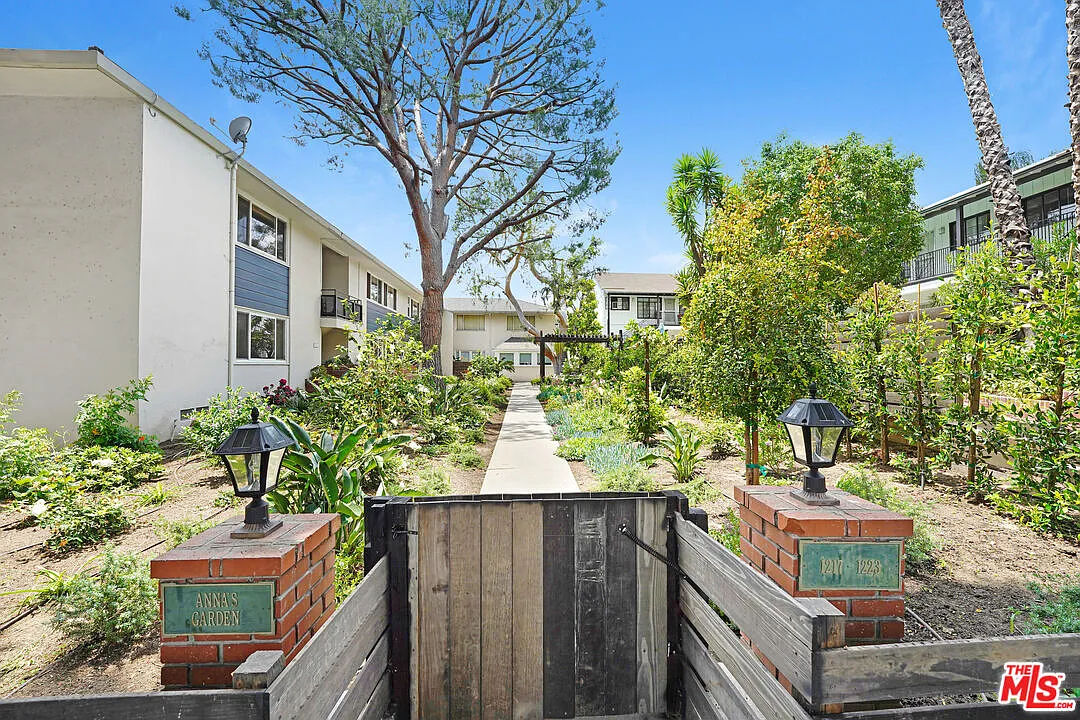 1 bed, 1.0 bath, $2,495 — Photo 2