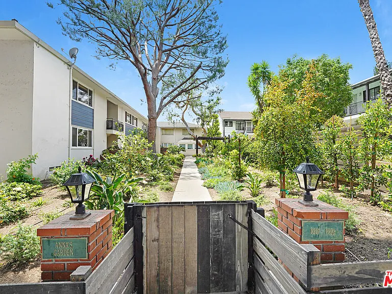 1219 N Crescent Heights Blvd #C — Photo 3